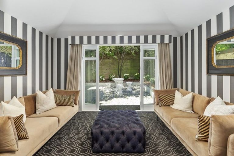 Photo of property in 322 Oriental Parade, Oriental Bay, Wellington, 6011