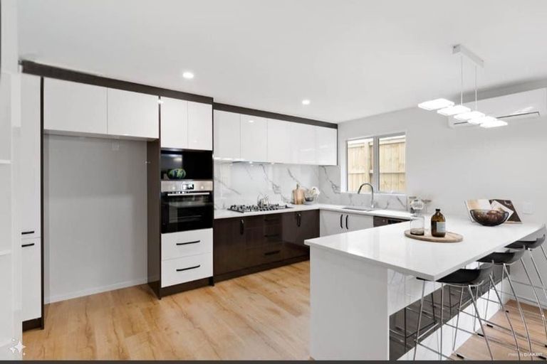 Photo of property in 513d West Coast Road, Glen Eden, Auckland, 0602