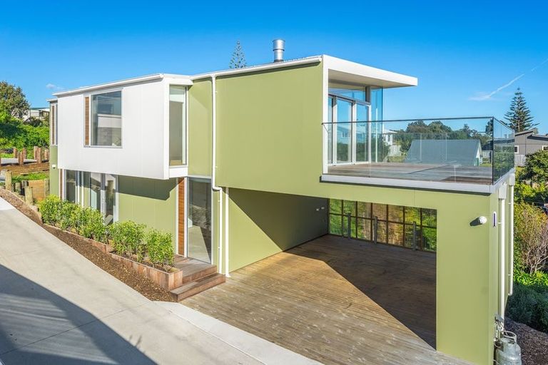 Photo of property in 20a Queens Road, Waikanae Beach, Waikanae, 5036