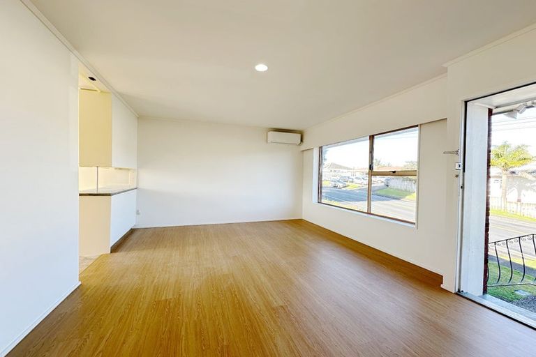 Photo of property in 2/75 Sabulite Road, Kelston, Auckland, 0602