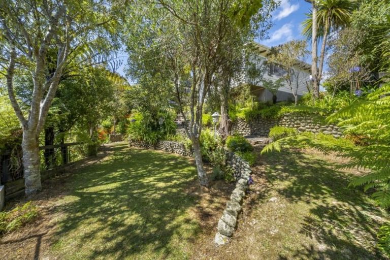 Photo of property in 16 Raynham Way, Silverstream, Upper Hutt, 5019