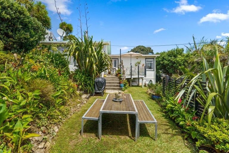 Photo of property in 5 Berridge Road, Muriwai, 0881