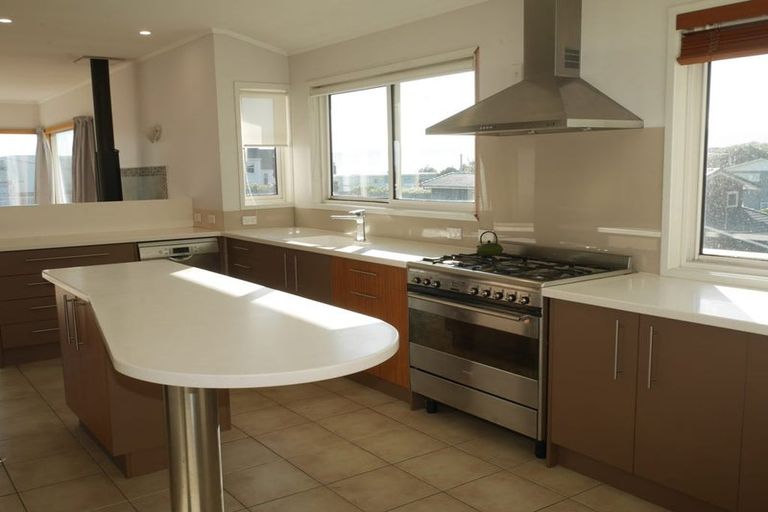 Photo of property in 13 Groves Road, Raumati Beach, Paraparaumu, 5032