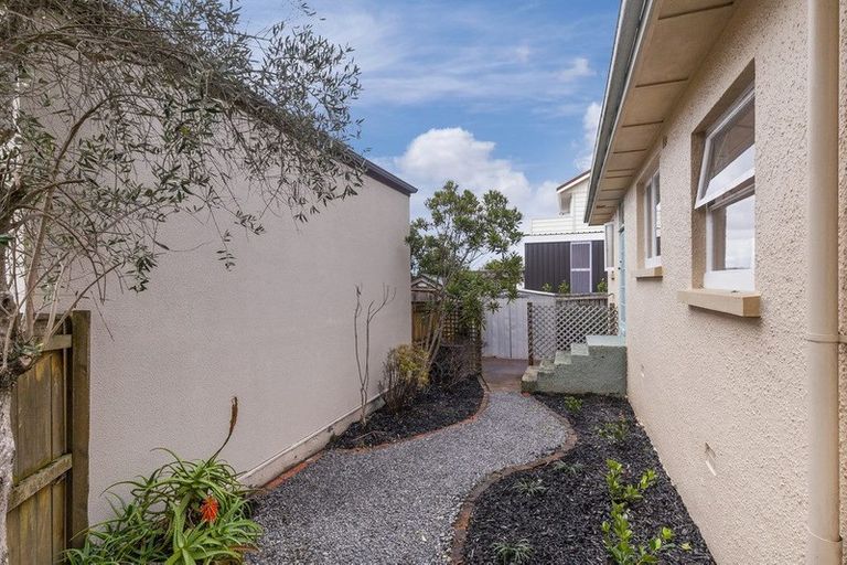 Photo of property in 1/8 Merani Street, Narrow Neck, Auckland, 0622