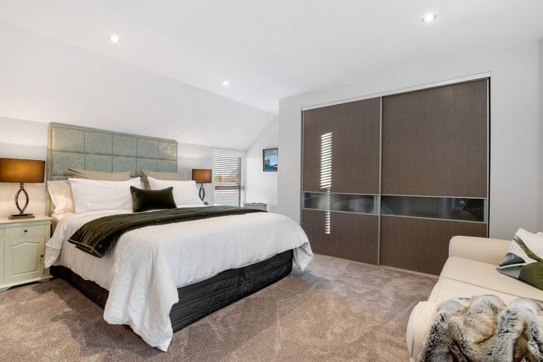 Photo of property in 10 Garreg Road, Fendalton, Christchurch, 8052