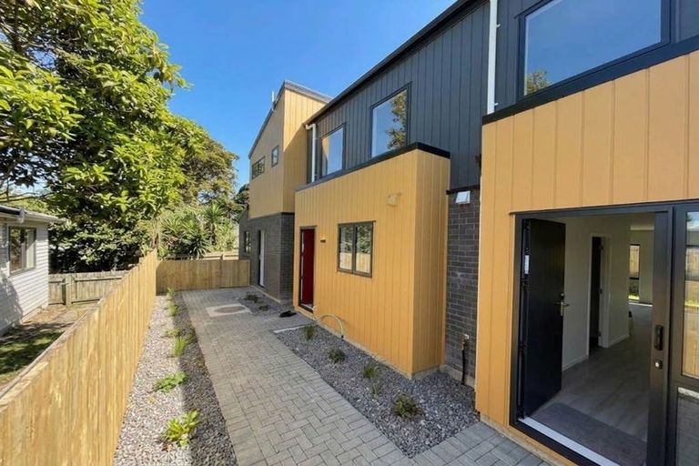 Photo of property in 140d Edgewater Drive, Pakuranga, Auckland, 2010
