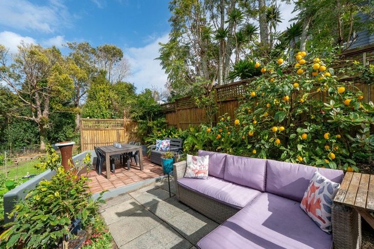 Photo of property in 1/27 Sandown Road, Rothesay Bay, Auckland, 0630