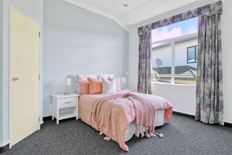 Photo of property in 39 Lanyon Place, Whitby, Porirua, 5024
