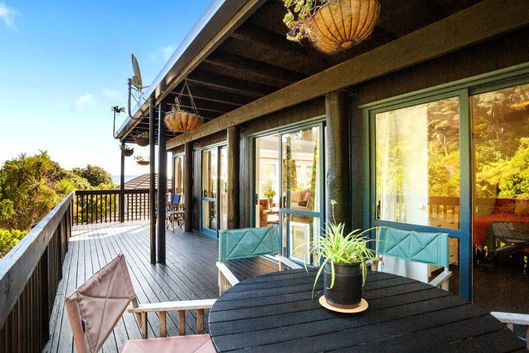 Photo of property in 3a Whiorau Grove, Lowry Bay, Lower Hutt, 5013