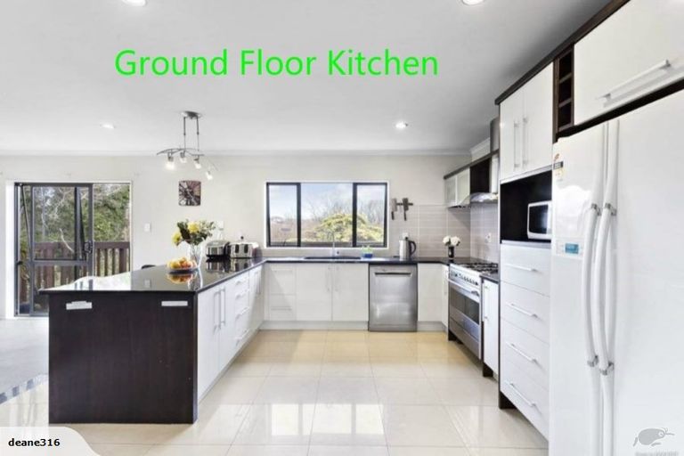 Photo of property in 11 Catlins Place, Fairview Heights, Auckland, 0632