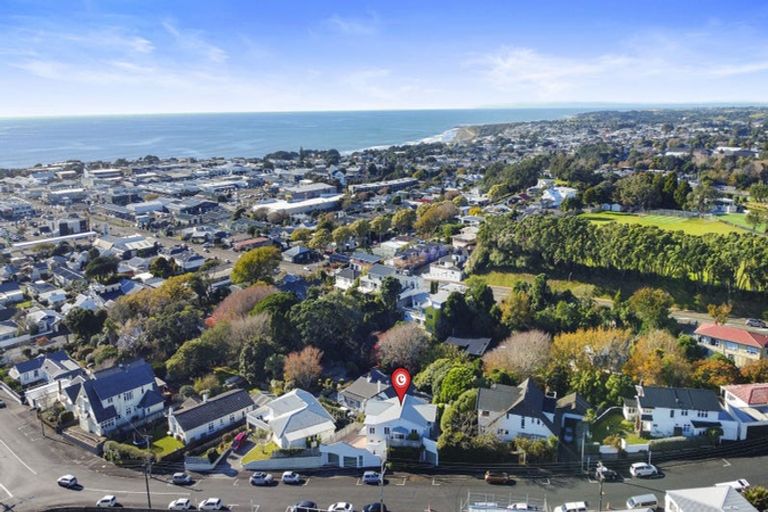 Photo of property in 41 Cameron Street, New Plymouth, 4310