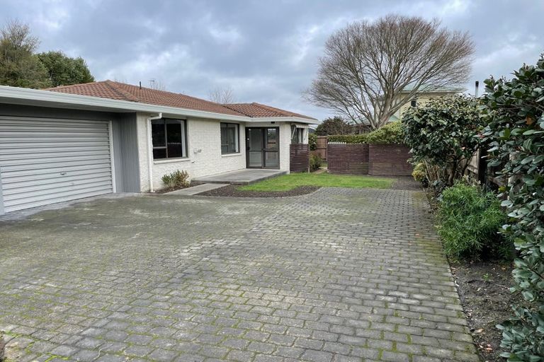Photo of property in 2/367 Sawyers Arms Road, Harewood, Christchurch, 8051
