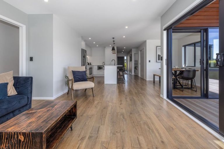 Photo of property in 10 Karearea Avenue, Waikanae, 5036