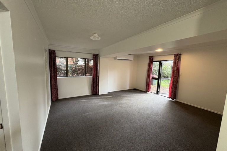 Photo of property in 4b Spencer Place, Merrilands, New Plymouth, 4312
