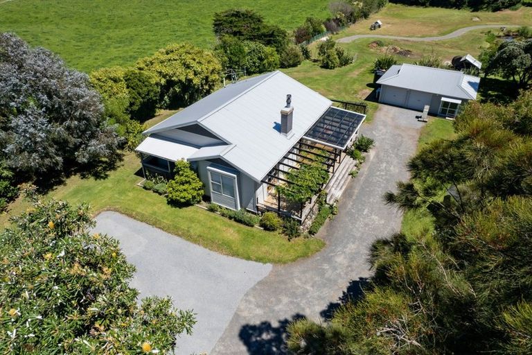 Photo of property in 151 Swamp Road, Te Horo, Otaki, 5581