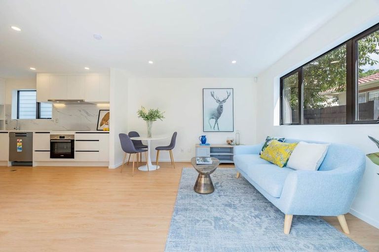 Photo of property in 37c Allington Road, Massey, Auckland, 0614