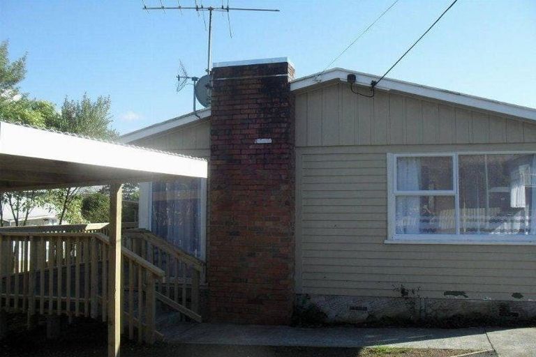 Photo of property in 61 Vodanovich Road, Te Atatu South, Auckland, 0610