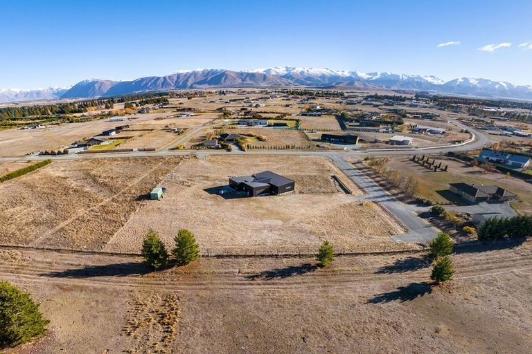 Photo of property in 4 Neuman Road, Twizel, 7901