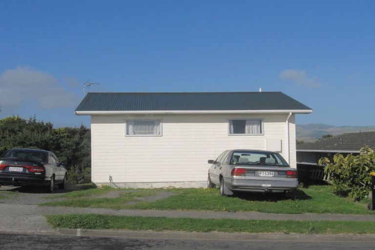 Photo of property in 21 Humphreys Grove, Titahi Bay, Porirua, 5022