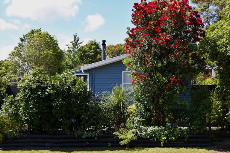 Photo of property in 21 Edelweiss Grove, Timberlea, Upper Hutt, 5018