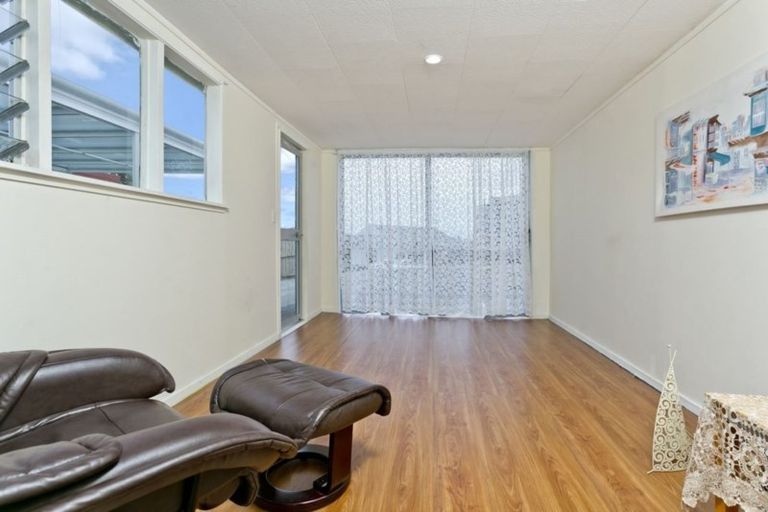 Photo of property in 13 Grenadine Place, Unsworth Heights, Auckland, 0632