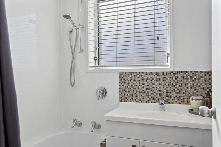 Photo of property in 2/80 Osborne Street, Waltham, Christchurch, 8011