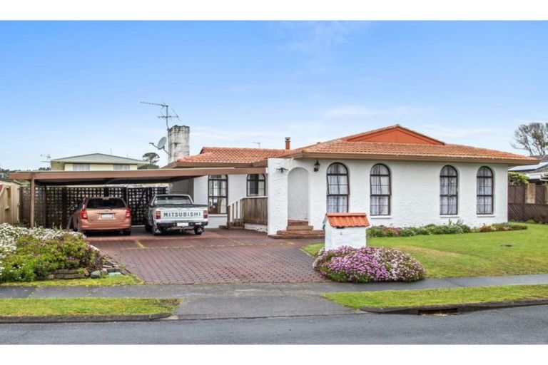Photo of property in 4 Heron Place, Waiuku, 2123