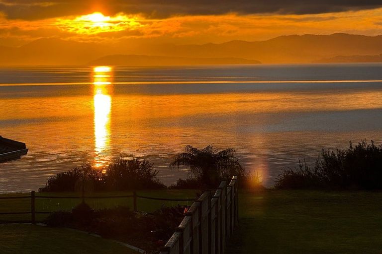 Photo of property in 19 Manaia View Road, One Tree Point, 0118