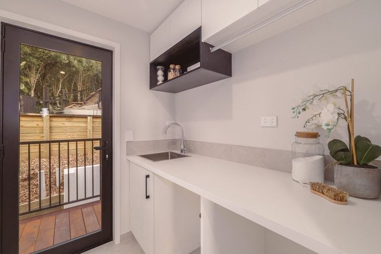 Photo of property in 307a Mount Pleasant Road, Mount Pleasant, Christchurch, 8081