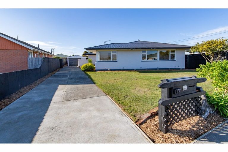 Photo of property in 17 Cromer Place, New Brighton, Christchurch, 8062