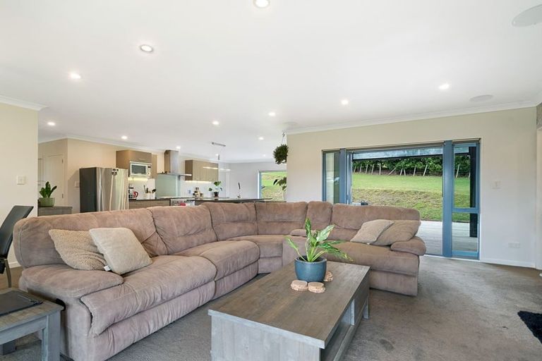 Photo of property in 141 Mangakura Road, Helensville, 0875