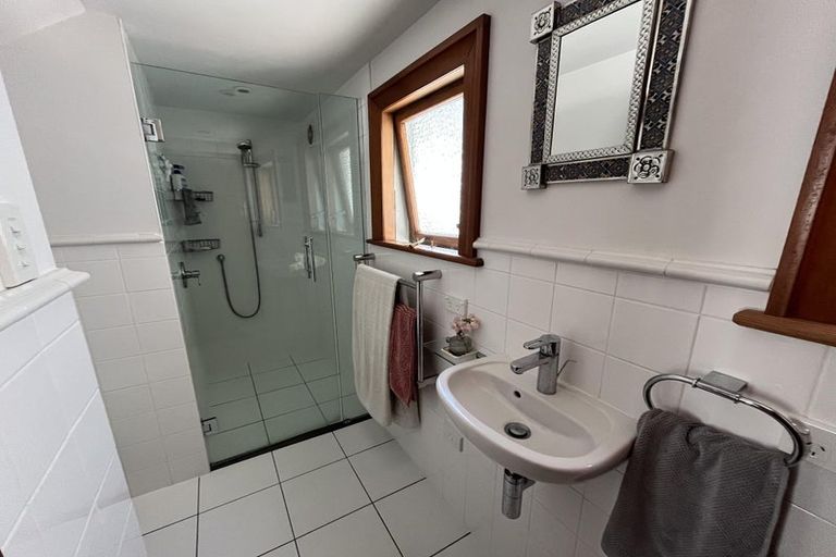 Photo of property in 9 Glen Road, Kelburn, Wellington, 6012