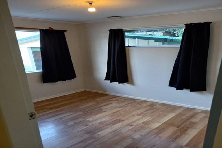 Photo of property in 21 Tiroiti Grove, Stokes Valley, Lower Hutt, 5019