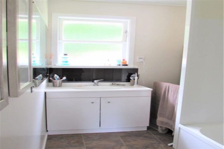 Photo of property in 5 Longfellow Street, Trentham, Upper Hutt, 5018