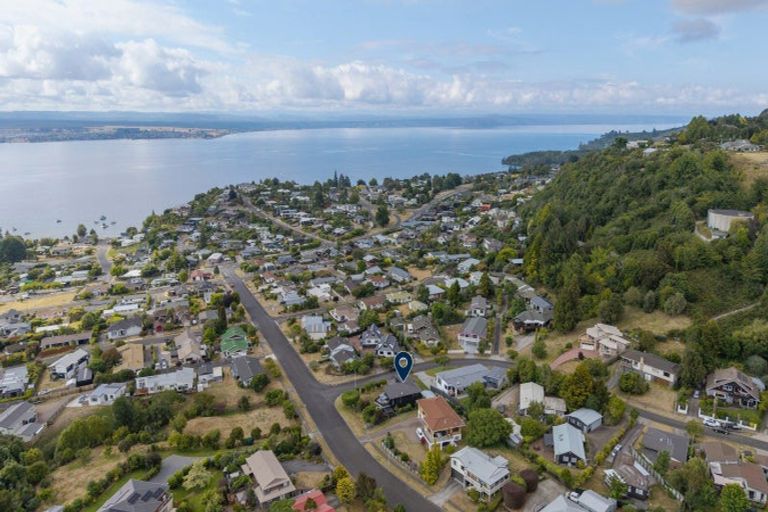 Photo of property in 2 Cherry Lane, Acacia Bay, Taupo, 3330