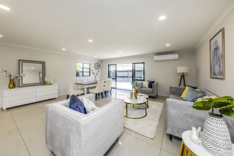 Photo of property in 15 Heidi Crescent, Flat Bush, Auckland, 2016