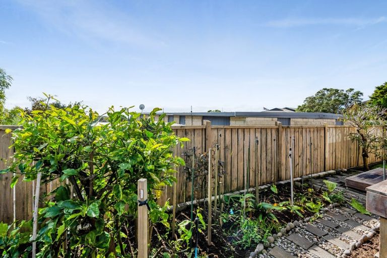 Photo of property in 20 Kellyville Heights, Merrilands, New Plymouth, 4312