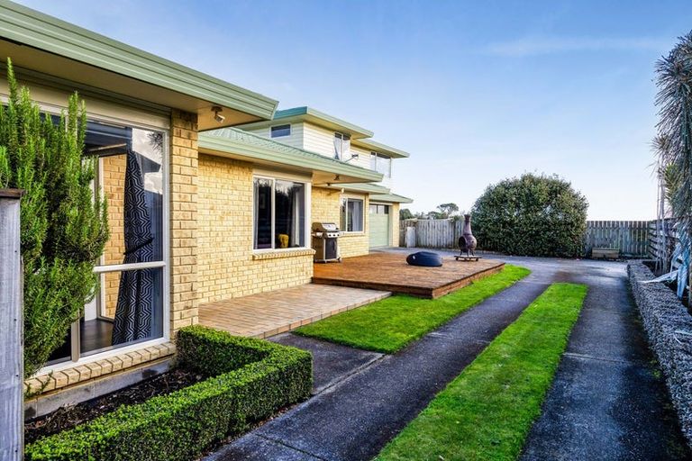 Photo of property in 6 Edna Wills Place, Hawera, 4610