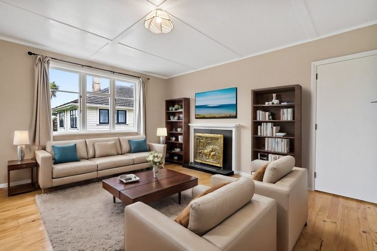 Photo of property in 16 Manchester Street, Patea, 4520