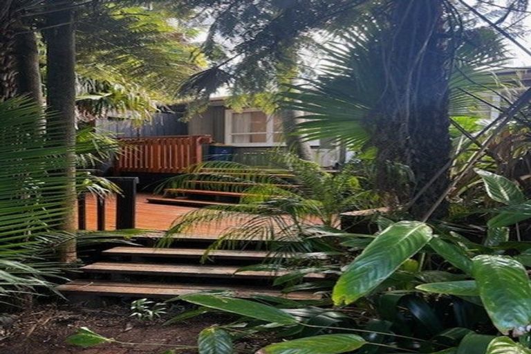 Photo of property in 1/23 Alwyn Avenue, Te Atatu South, Auckland, 0610