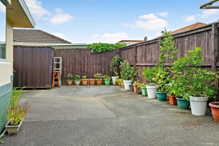 Photo of property in 70 Armoy Drive, East Tamaki, Auckland, 2016