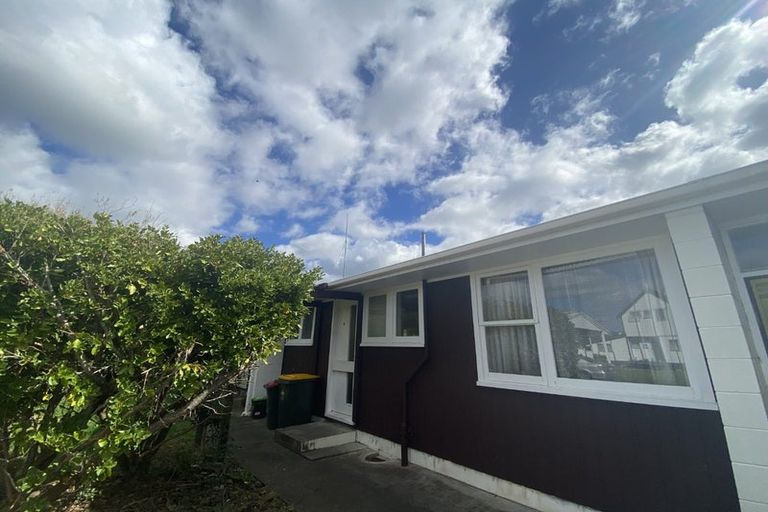 Photo of property in 2/67a Kenderdine Road, Papatoetoe, Auckland, 2025