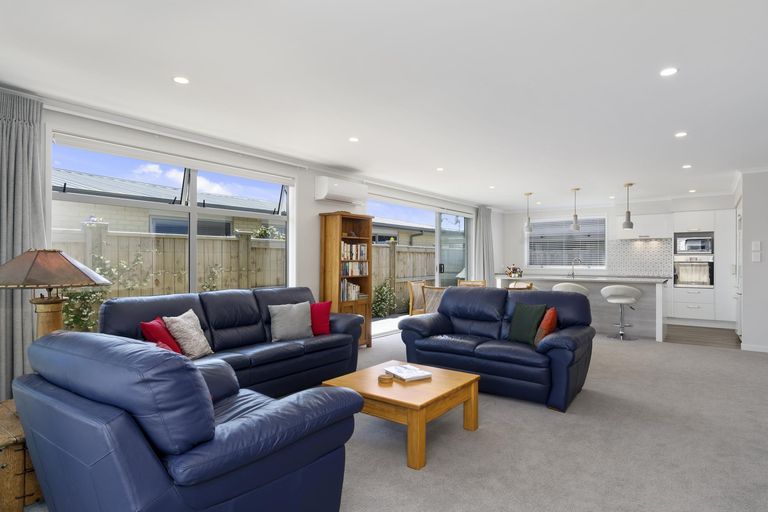 Photo of property in 16 Cassinia Close, Papamoa Beach, Papamoa, 3118