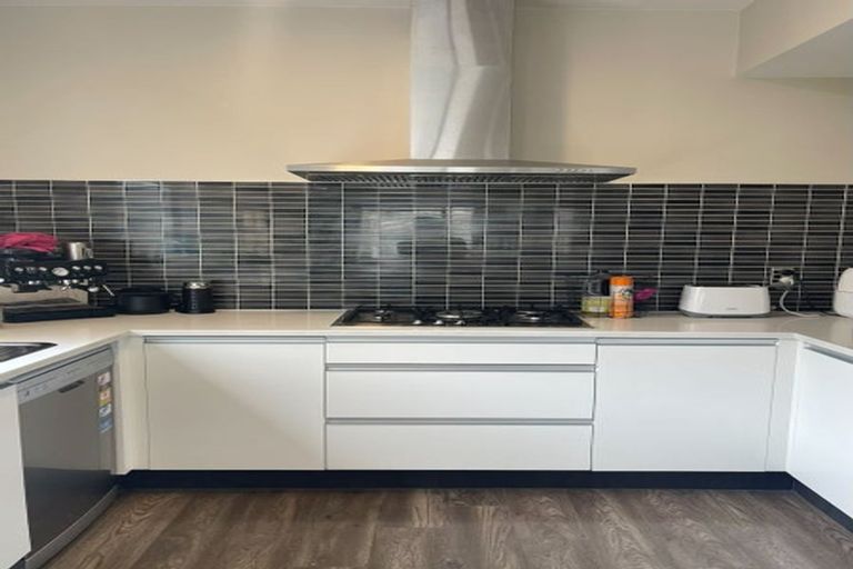 Photo of property in 38a Archers Road, Glenfield, Auckland, 0629