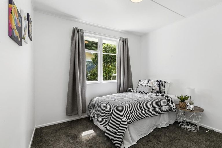 Photo of property in 9 Gribble Grove, Stokes Valley, Lower Hutt, 5019