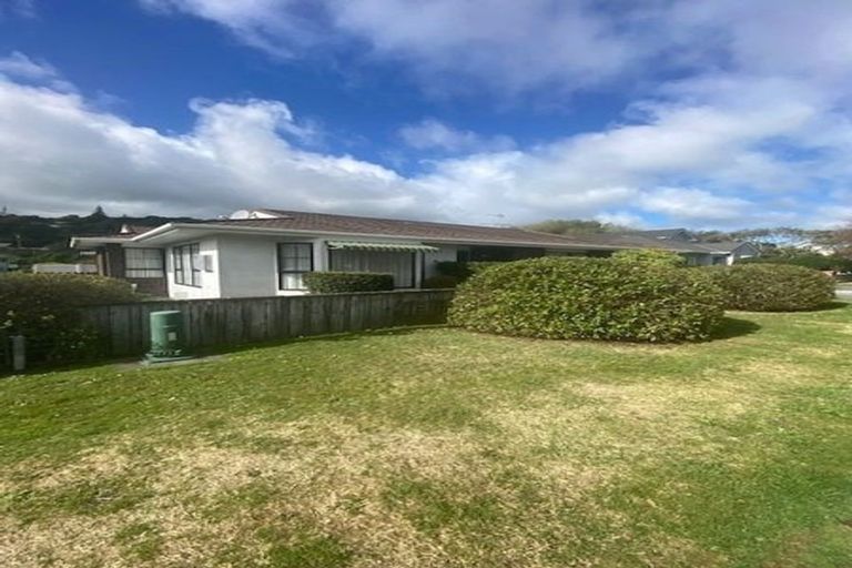 Photo of property in 30 Oxford Street, Tawa, Wellington, 5028