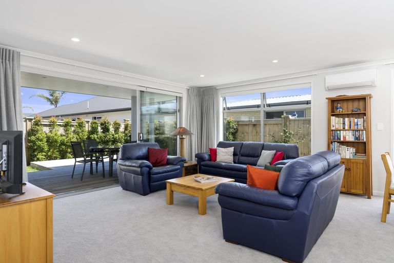 Photo of property in 16 Cassinia Close, Papamoa Beach, Papamoa, 3118