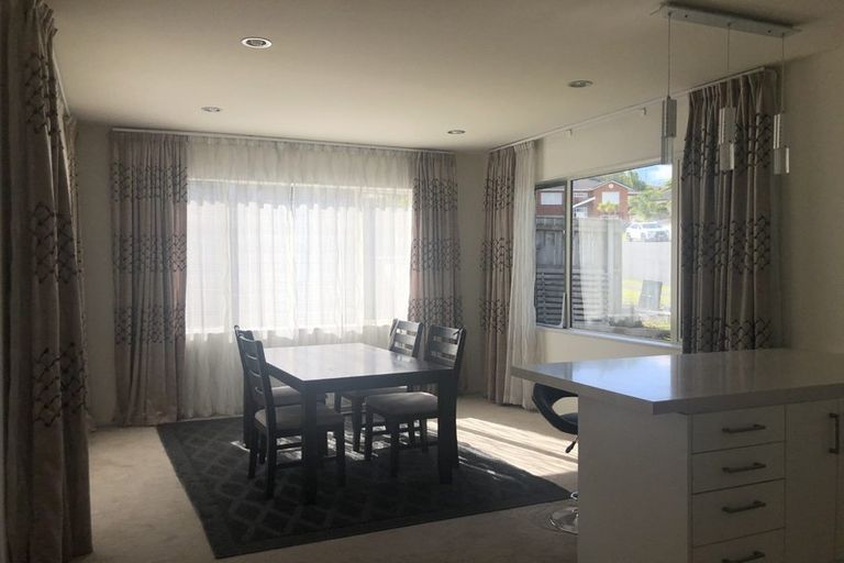 Photo of property in 16 Loughros Place, Pinehill, Auckland, 0632