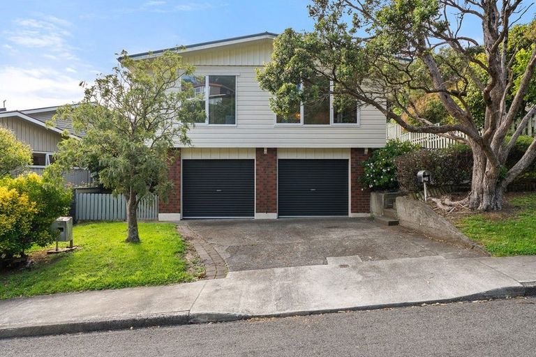 Photo of property in 7 Chisbury Street, Churton Park, Wellington, 6037