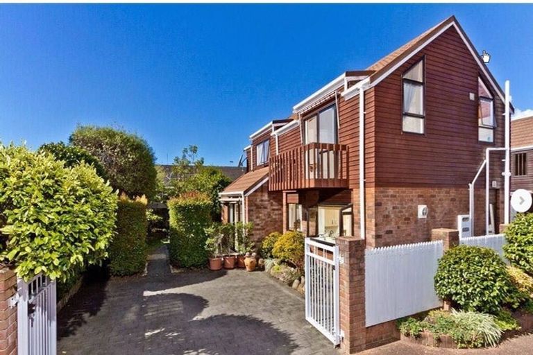 Photo of property in 2/23 Dominion Street, Takapuna, Auckland, 0622